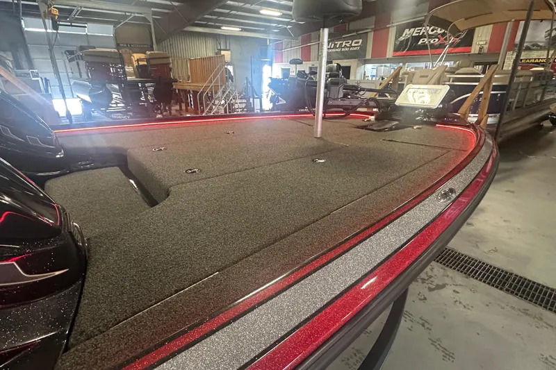 Slide: The Image of 2022 Nitro Z20 Pro boat interior with red trim in showroom. - 22