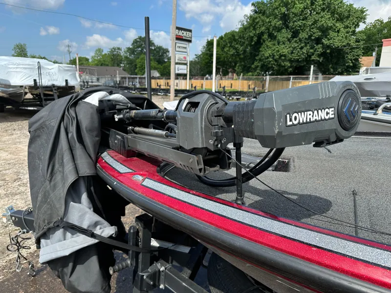 Slide: The Image of Nitro Z20 Pro 2022 boat with Lowrance fish finder, parked outdoors. - 7