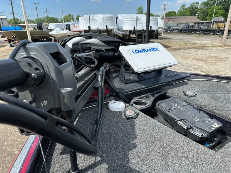 Slide: The Image of Nitro Z20 Pro 2022 boat dashboard with Lowrance fishfinder and control panel. - 8