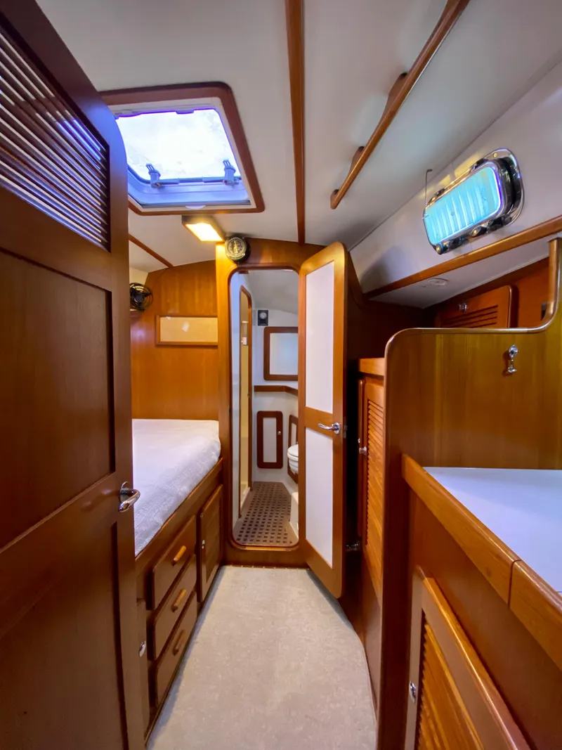 Slide: The Image of Looing fwd into fwd cabin - 103