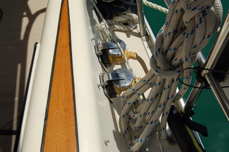 Slide: The Image of Deck rigging and ropes on a 2005 Caliber 40 LRC SE sailboat. - 40