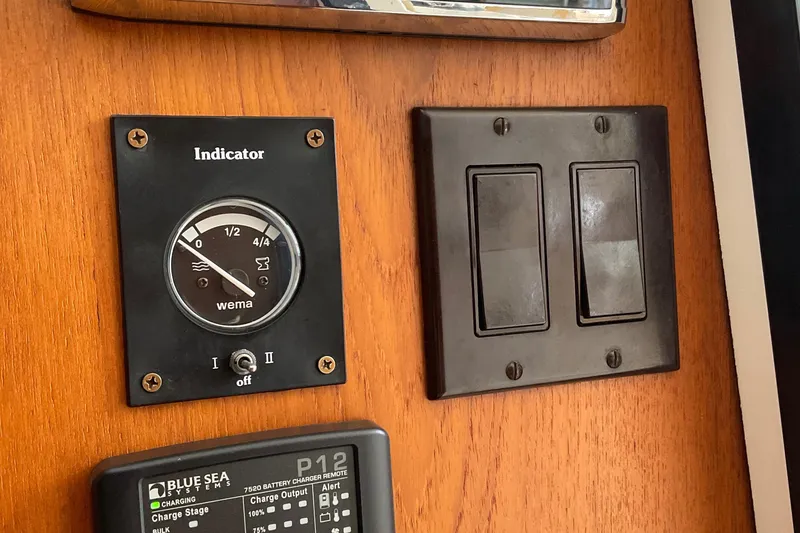 Slide: The Image of Control panel on 1999 Pursuit OFFSHORE EXPRESS boat with indicator and switches. - 26