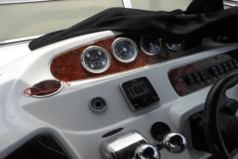 Slide: The Image of Meridian 411 Sedan 2005 - 26