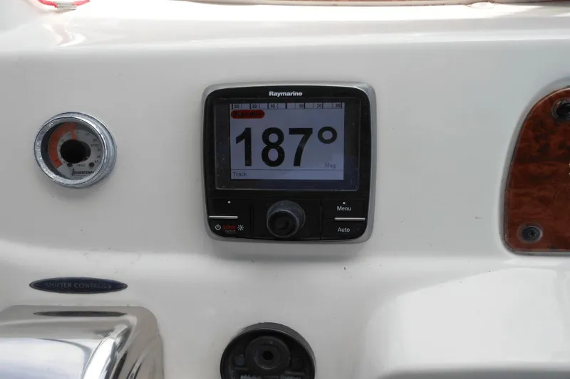 Slide: The Image of Meridian 411 Sedan 2005 - 27