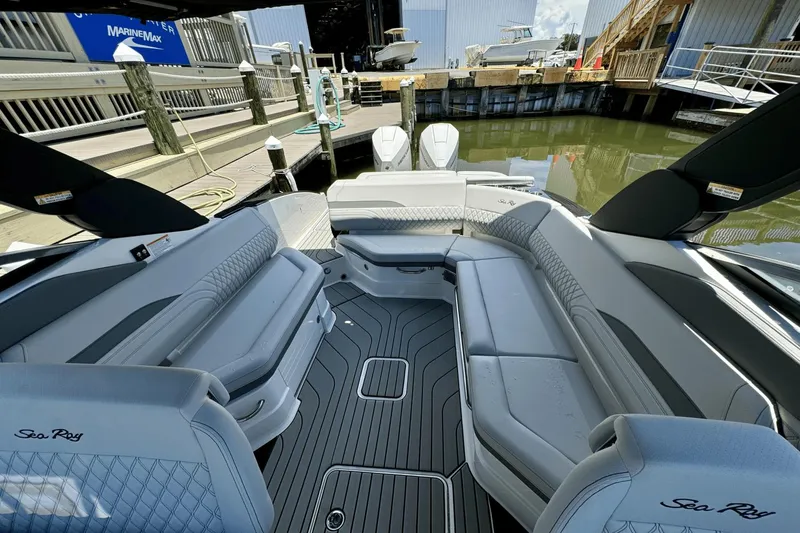 Slide: The Image of Sea Ray SLX 280 2025 - 10