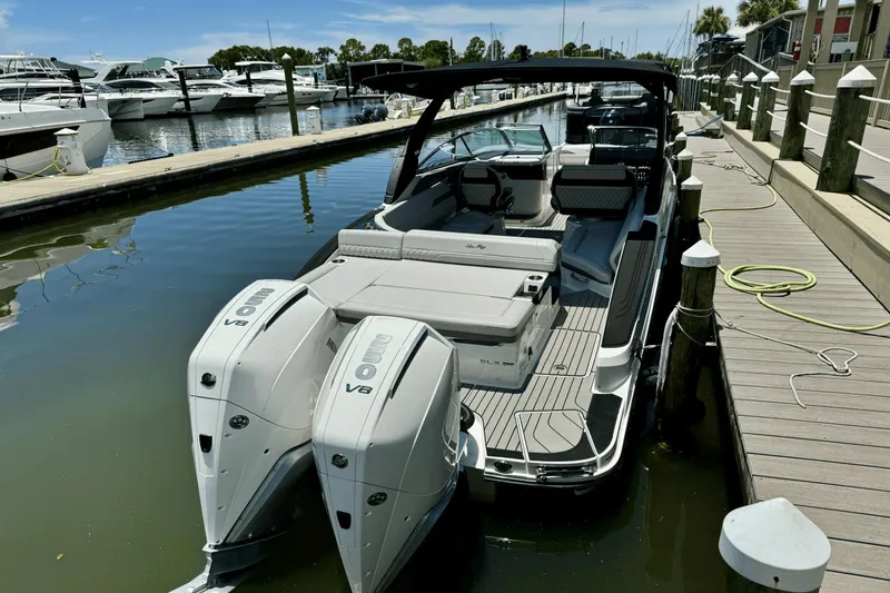 Slide: The Image of Sea Ray SLX 280 2025 - 4