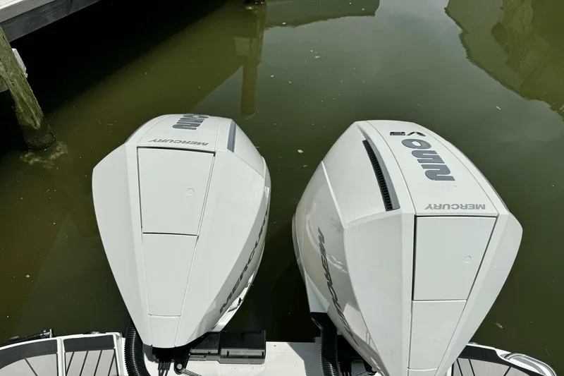 Slide: The Image of Sea Ray SLX 280 2025 - 5