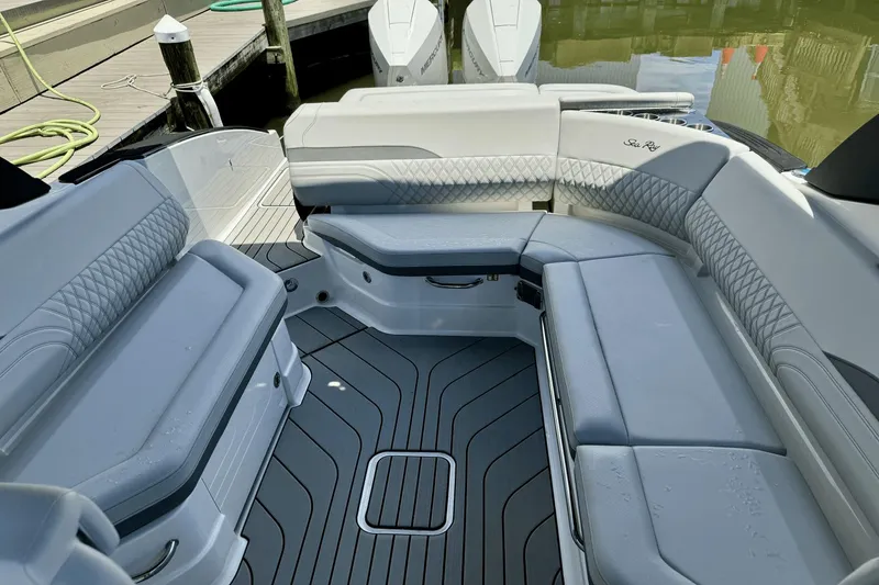 Slide: The Image of Sea Ray SLX 280 2025 - 9