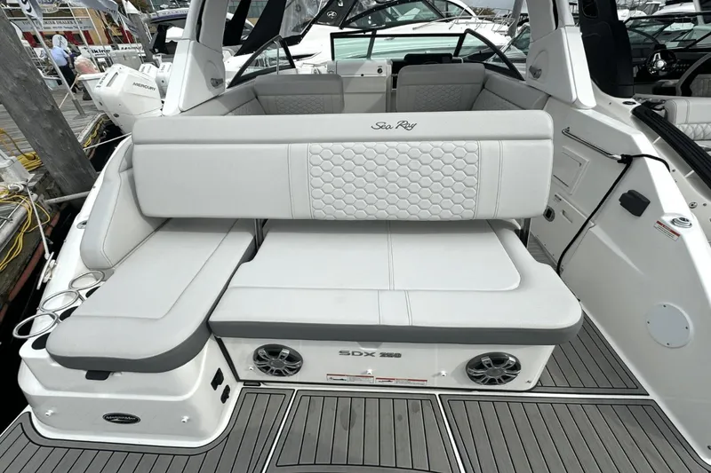 Slide: The Image of Sea Ray SDX 250 Outboard 2025 - 3