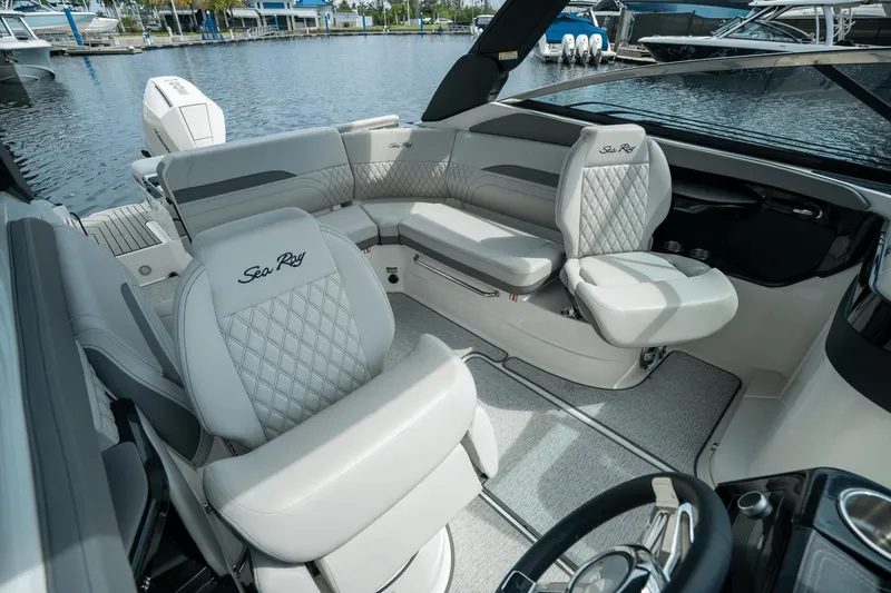 Slide: The Image of Sea Ray SLX 260 Outboard 2025 - 12