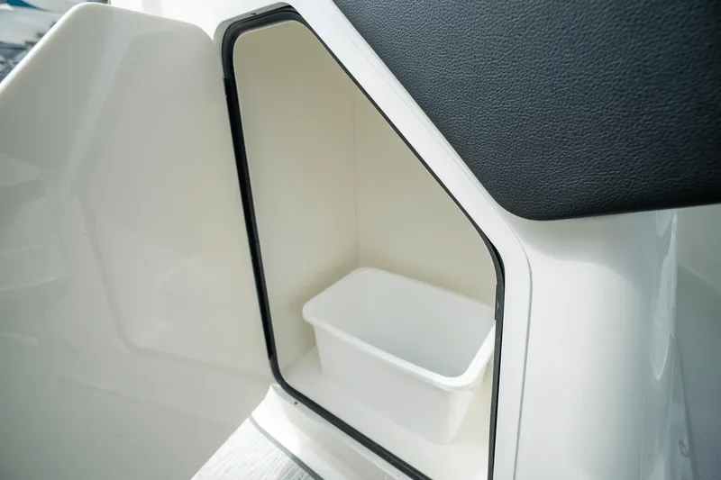 Slide: The Image of Sea Ray SLX 260 Outboard 2025 - 14