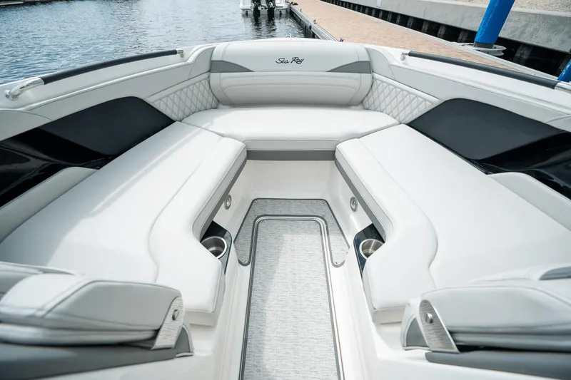 Slide: The Image of Sea Ray SLX 260 Outboard 2025 - 15