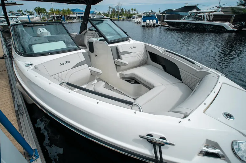 Slide: The Image of Sea Ray SLX 260 Outboard 2025 - 19