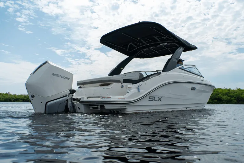 Slide: The Image of Sea Ray SLX 260 Outboard 2025 - 2