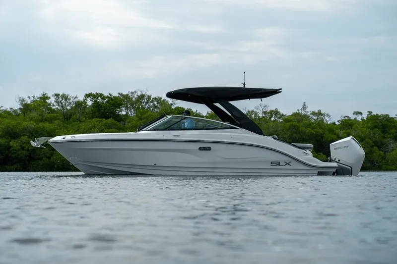 Slide: The Image of Sea Ray SLX 260 Outboard 2025 - 22