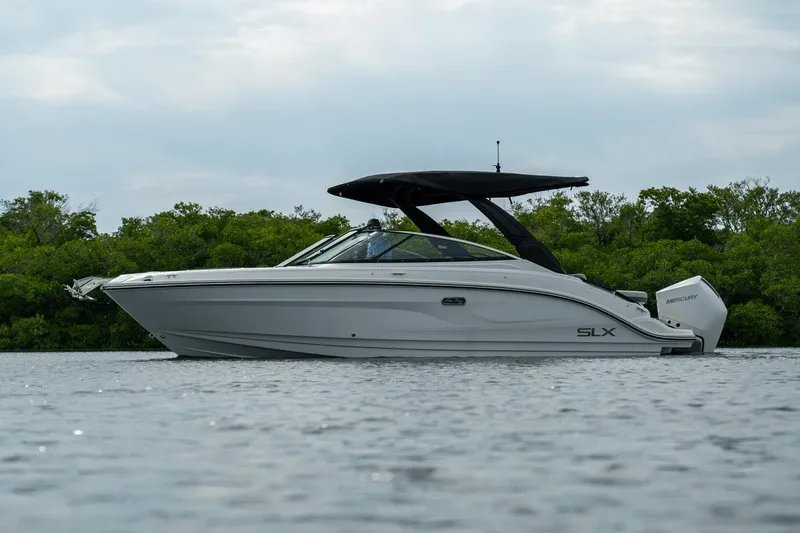 Slide: The Image of Sea Ray SLX 260 Outboard 2025 - 23