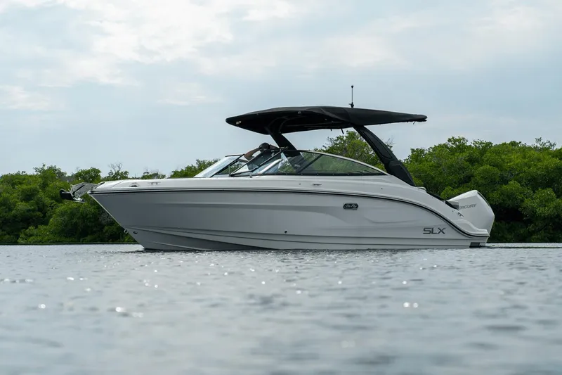 Slide: The Image of Sea Ray SLX 260 Outboard 2025 - 24