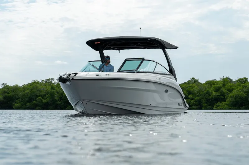 Slide: The Image of Sea Ray SLX 260 Outboard 2025 - 26
