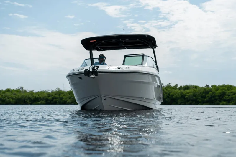 Slide: The Image of Sea Ray SLX 260 Outboard 2025 - 27