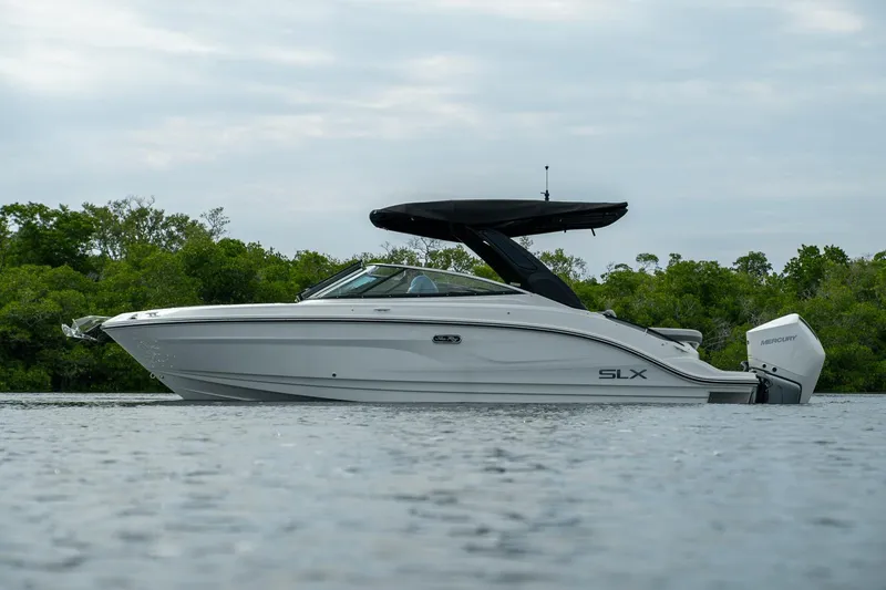 Slide: The Image of Sea Ray SLX 260 Outboard 2025 - 3