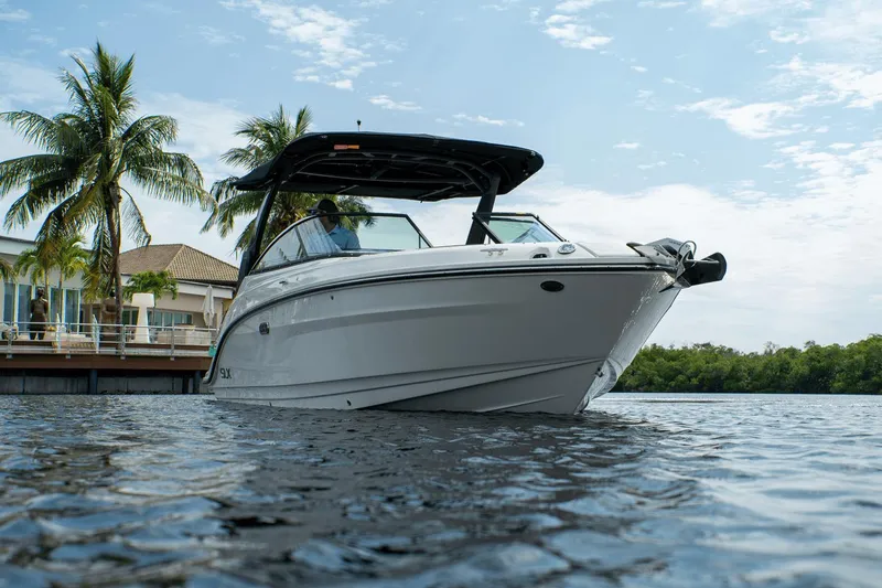 Slide: The Image of Sea Ray SLX 260 Outboard 2025 - 30