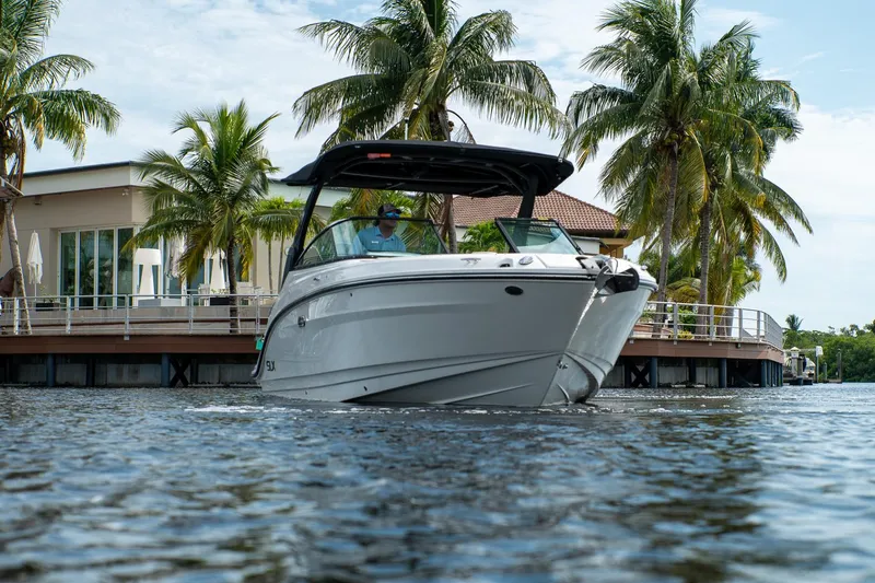 Slide: The Image of Sea Ray SLX 260 Outboard 2025 - 31