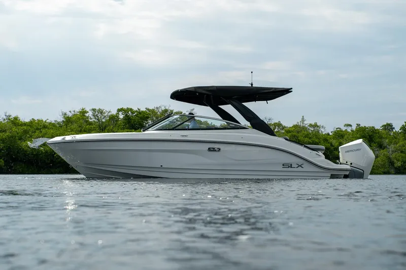 Slide: The Image of Sea Ray SLX 260 Outboard 2025 - 33