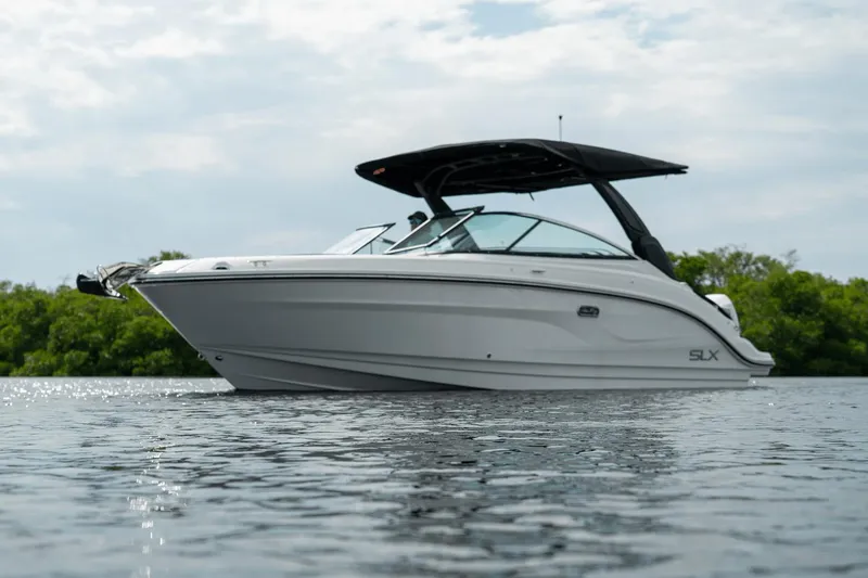 Slide: The Image of Sea Ray SLX 260 Outboard 2025 - 34