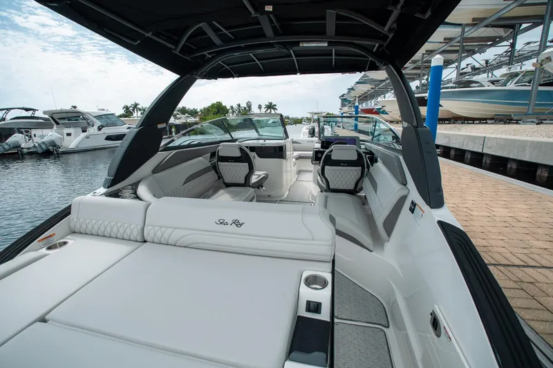 Slide: The Image of Sea Ray SLX 260 Outboard 2025 - 4