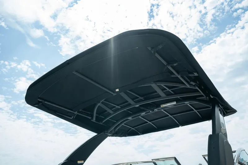 Slide: The Image of Sea Ray SLX 260 Outboard 2025 - 6