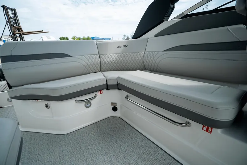 Slide: The Image of Sea Ray SLX 260 Outboard 2025 - 7