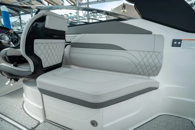 Slide: The Image of Sea Ray SLX 260 Outboard 2025 - 8