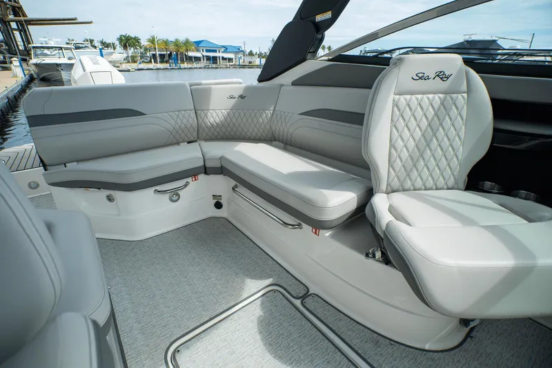 Slide: The Image of Sea Ray SLX 260 Outboard 2025 - 9