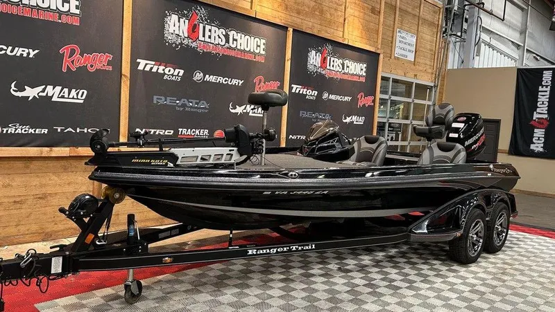 Slide: The Image of 2018 Ranger Z520L bass boat on display in showroom. - 4