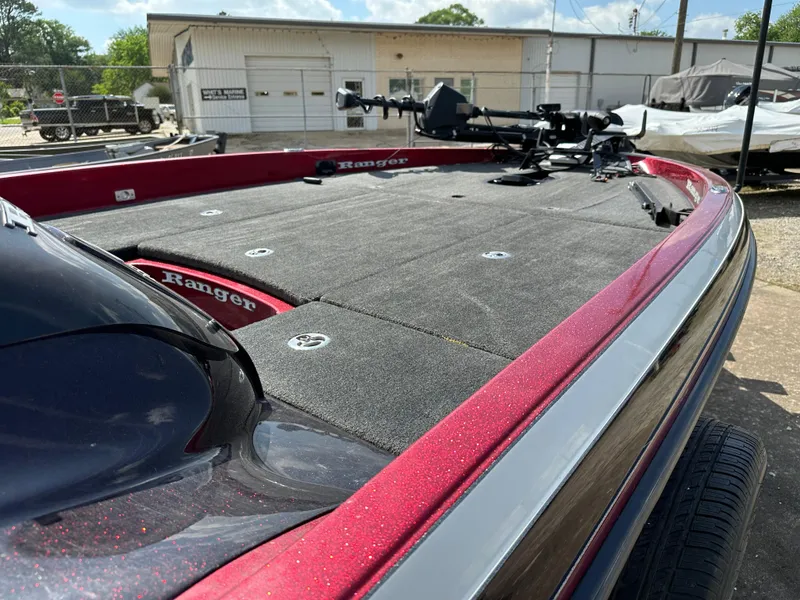 Slide: The Image of 2010 Ranger Z520 Comanche bass boat with red and black detailing. - 10