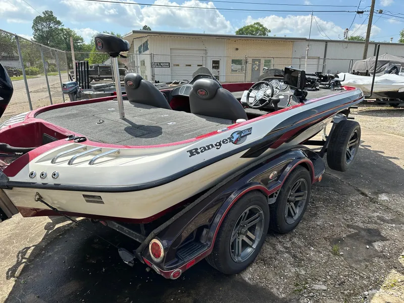 Slide: The Image of 2010 Ranger Z520 Comanche fishing boat with dual console and trailer. - 5