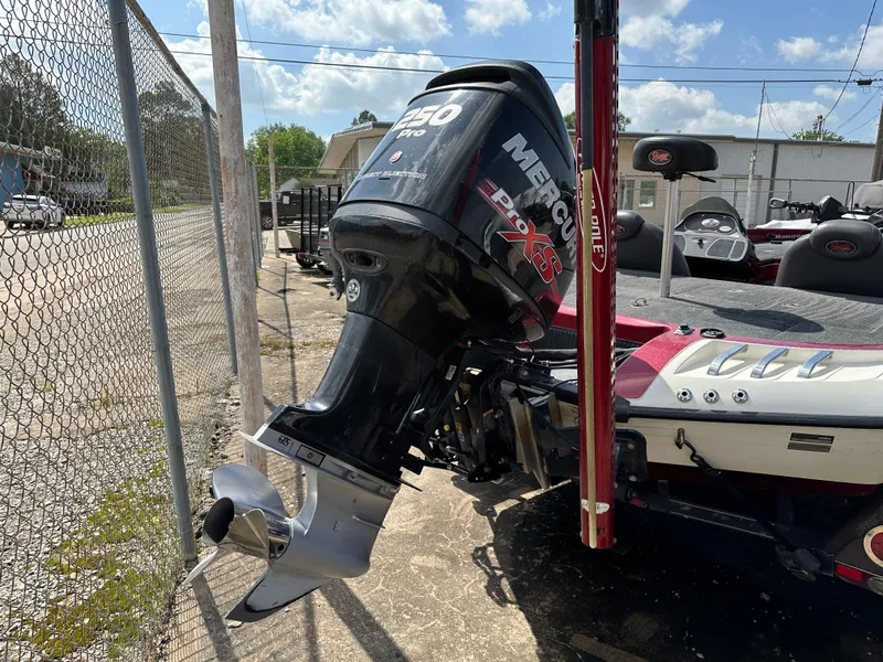 Slide: The Image of 2010 Ranger Z520 Comanche boat with Mercury 250 Pro XS outboard motor. - 7