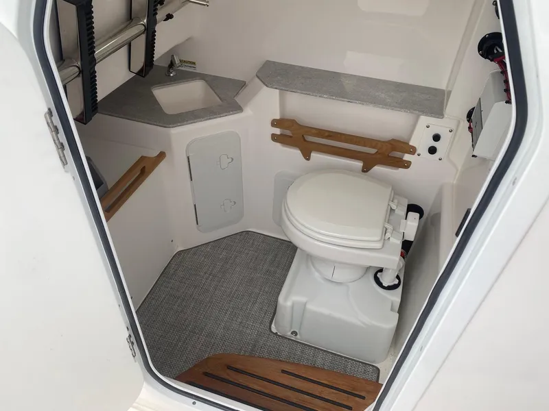 Slide: The Image of Everglades 295 Center Console 2022 - 12