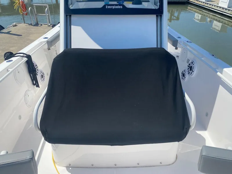 Slide: The Image of Everglades 295 Center Console 2022 - 16