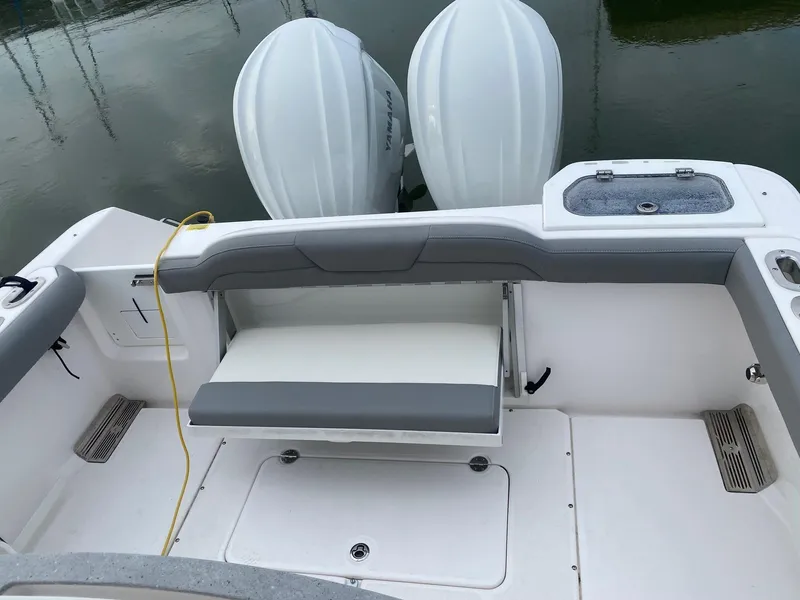 Slide: The Image of Everglades 295 Center Console 2022 - 3