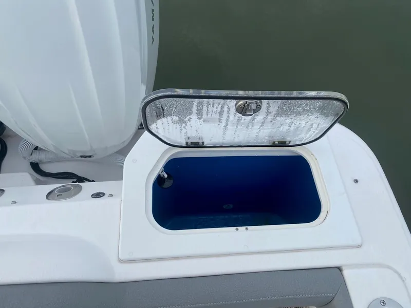 Slide: The Image of Everglades 295 Center Console 2022 - 4