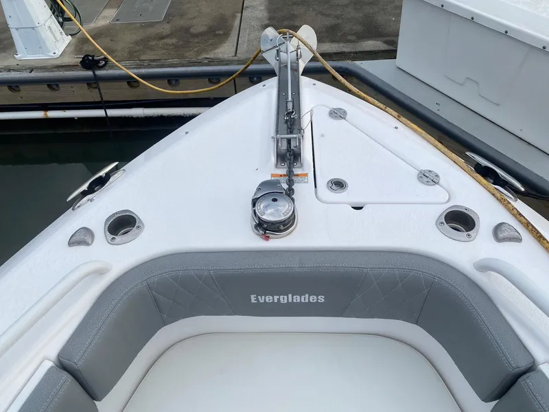 Slide: The Image of Everglades 295 Center Console 2022 - 6