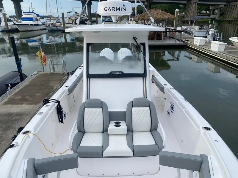 Slide: The Image of Everglades 295 Center Console 2022 - 7