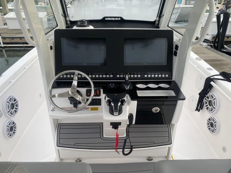 Slide: The Image of Everglades 295 Center Console 2022 - 8