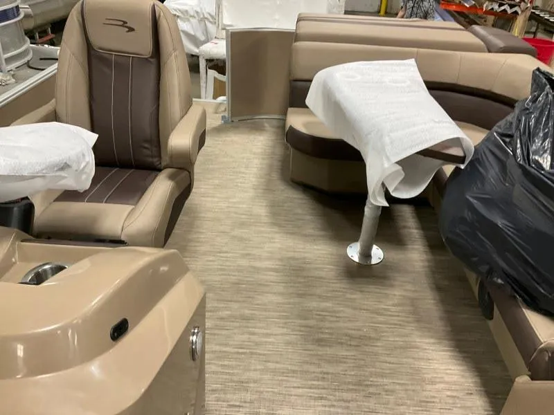 Slide: The Image of Bennington 22 SXL 2023 - 3