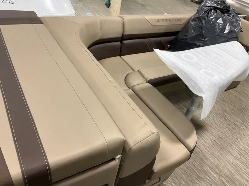 Slide: The Image of Bennington 22 SXL 2023 - 4