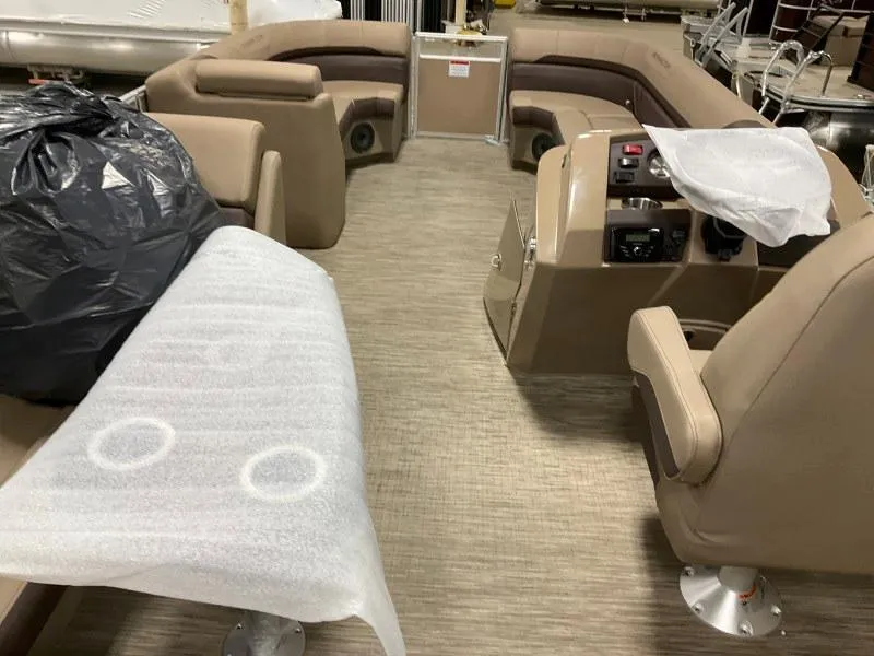 Slide: The Image of Bennington 22 SXL 2023 - 5