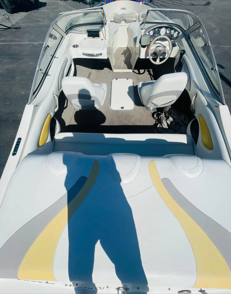 Slide: The Image of 2005 Stingray 195 LS/LX/LR boat interior with white and yellow seating. - 4