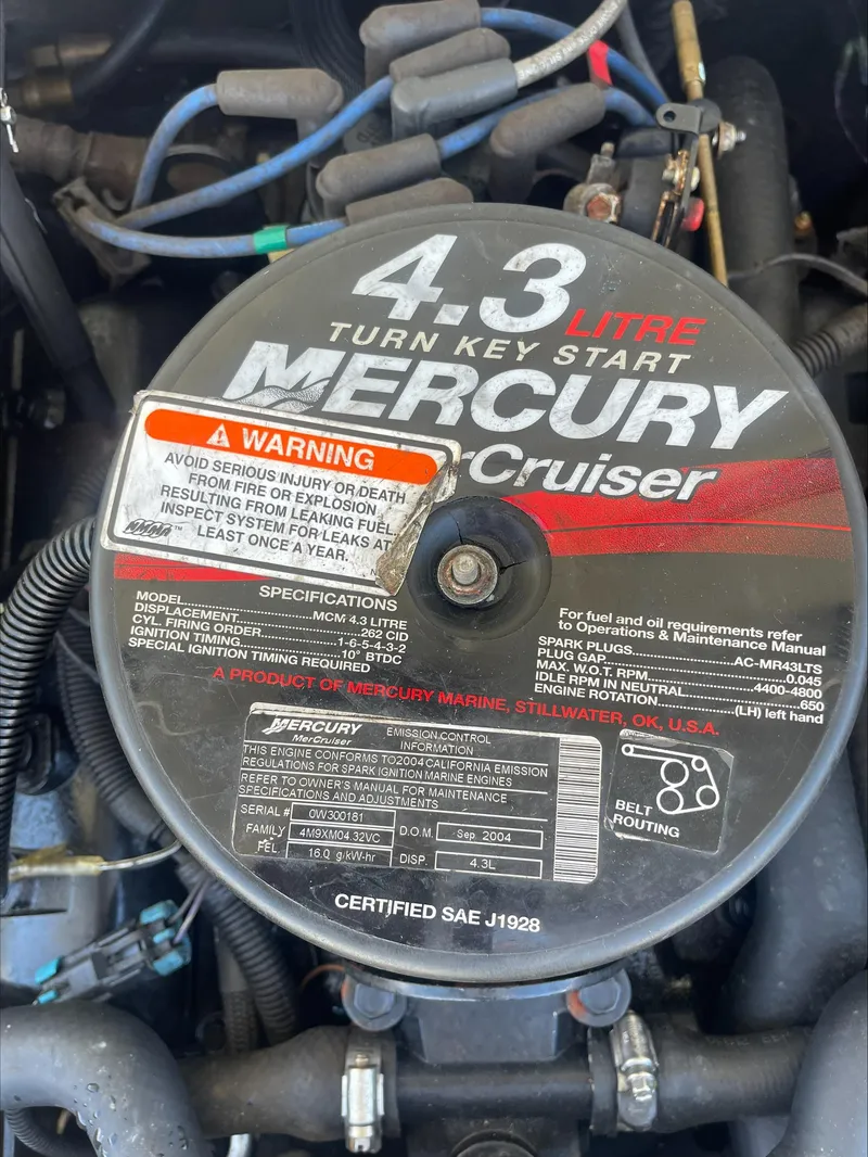 Slide: The Image of 2005 Stingray 195 LS/LX/LR 4.3L Mercury Cruiser engine with warning label. - 9