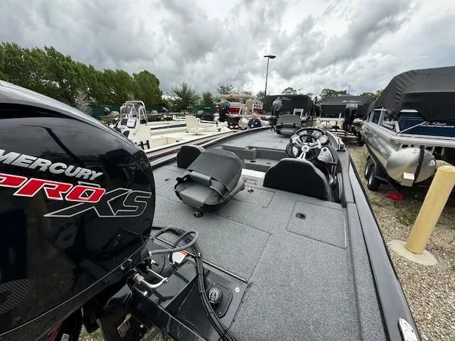 Slide: The Image of 2024 Tracker Pro Team 195 TXW Tournament Edition boat with Mercury Pro XS engine. - 4